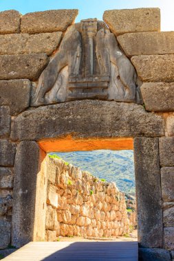 Aslan Kapısı, Mycenae Kalesi 'nin ana girişi. Yunanistan 'ın Mora kentindeki Miken arkeolojik sahası