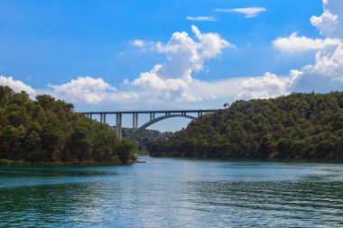 Hırvatistan 'ın Skradin kentindeki Krka Nehri üzerindeki köprü