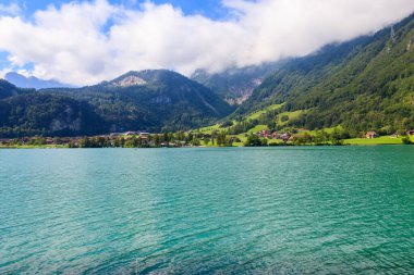 İsviçre 'nin Obwalden kantonundaki Lungern Gölü manzarası