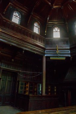 Ukrayna 'nın Kharkov bölgesinde Şeker Sarayı olarak da bilinen terk edilmiş eski Sharovka sarayının içi