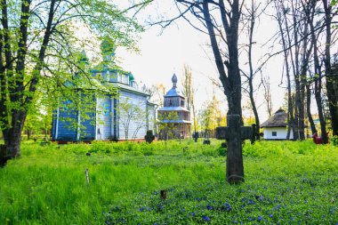 Ukrayna 'nın Pereyaslav kentindeki Açık Hava Halk Mimarisi ve Ortanca Naddnipryanschina Halk Yolları Müzesi' ndeki eski ahşap kilise