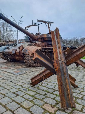Rus tankı Ukrayna 'daki Ukrayna ordusu tarafından yok edildi. Ukrayna 'da Savaş