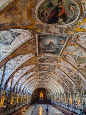 Münih, Almanya - 10 Mayıs 2024: Münih Konutları Antivaryumu. Almanya 'nın Münih bölgesindeki en eski, en büyük ve en savurgan Rönesans Salonu.