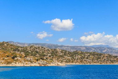 Türkiye 'nin Antalya ilinin Demre ilçesi yakınlarındaki Taurus dağları ve Akdeniz manzarası