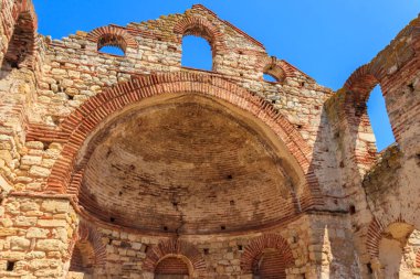 Bulgaristan 'ın Nessebar kentindeki Eski Piskopos olarak da bilinen Bizans Aziz Sophia Kilisesi. UNESCO Dünya Mirası Alanı