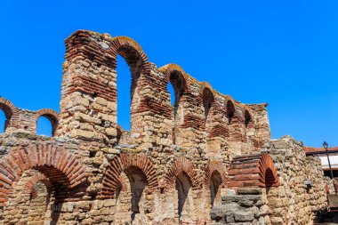 Bulgaristan 'ın Nessebar kentindeki Eski Piskopos olarak da bilinen Bizans Aziz Sophia Kilisesi. UNESCO Dünya Mirası Alanı