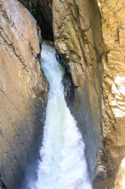 Trummelbach Şelaleleri, İsviçre 'nin Lauterbrunnen kentindeki dağın içinde buzulla beslenen 10 şelaleden oluşan bir seridir.