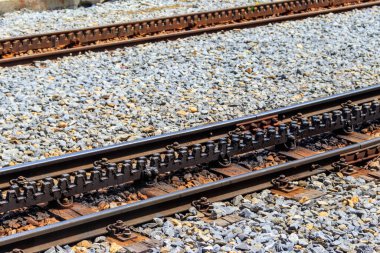 Çarklı tren raylarına yakın çekim