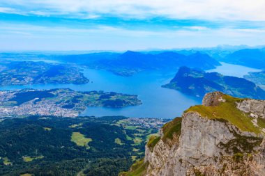 İsviçre 'deki Pilatus Dağı' ndan Lucerne Gölü 'nün güzel panoramik manzarası.