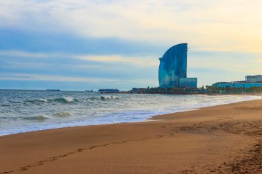 Barcelona, Katalonya, İspanya 'daki Barceloneta plajı manzarası