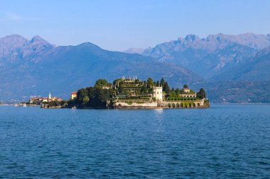 İtalya 'nın Stresa kasabasından Isola Bella' nın (Iago Maggiore 'nin Borromean Adalarından biri) görüntüsü