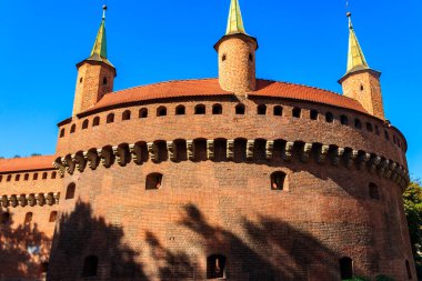 Krakow Barbican - Polonya şehir duvarlarında ortaçağ tahkimatı