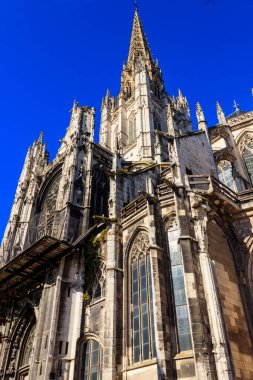 Rouen, Fransa 'daki Saint-Maclou kilisesi. Fransa 'daki gotik mimarinin en iyi örneklerinden biri.