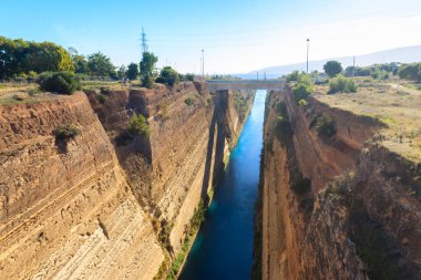 Korint Kanalı, Korint Körfezi 'ni Yunanistan' daki Ege Denizi 'ndeki Saronik Körfezi' ne bağlayan bir kanaldır.
