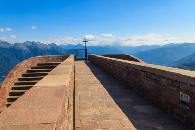 İsviçreli mimar Mario Botta 'nın Monte Tamaro' daki Santa Maria degli Angeli Şapeli, İsviçre