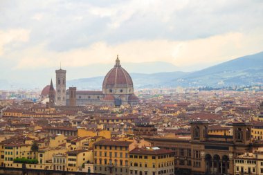 Floransa Katedrali, resmi olarak Aziz Mary Katedrali Floransa, İtalya 'daki Michelangelo Tepesi' nden görüldüğü gibi.