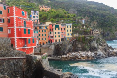 Liguria, İtalya 'daki Ulusal Park Cinque Terre' deki Riomaggiore manzarası çok güzel. UNESCO Dünya Mirası