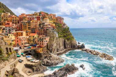 Manarola 'nın Liguria, İtalya' daki National Park Cinque Terre 'deki güzel manzarası. UNESCO Dünya Mirası