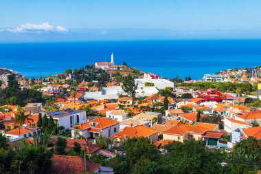 Portekiz 'in Madeira adasındaki Pico dos Barcelos manzarasından panoramik manzara
