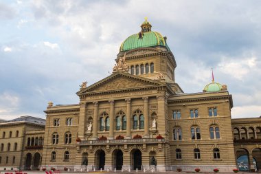 İsviçre, Bern 'deki İsviçre Federal Sarayı cephesi