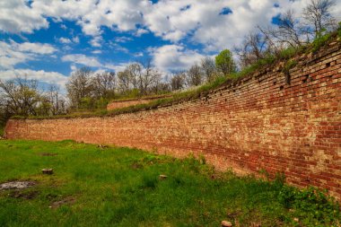 Şarkı söyleyen teraslar 19. yüzyılda inşa edilmiş ve Ukrayna 'nın Kharkiv bölgesinde tuğla duvarlarla güçlendirilmiş bahçe teraslarıdır.
