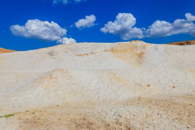 Beyaz kum tepelerinin manzarası