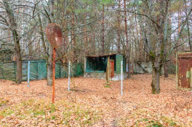 Çernobil Yasak Bölge, Ukrayna 'daki Pripyat hayalet kasabasında terk edilmiş eski bir ev.