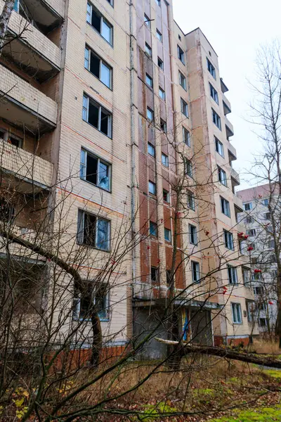 Çernobil Yasak Bölge, Ukrayna 'daki Pripyat hayalet kasabasında terk edilmiş eski bir ev.