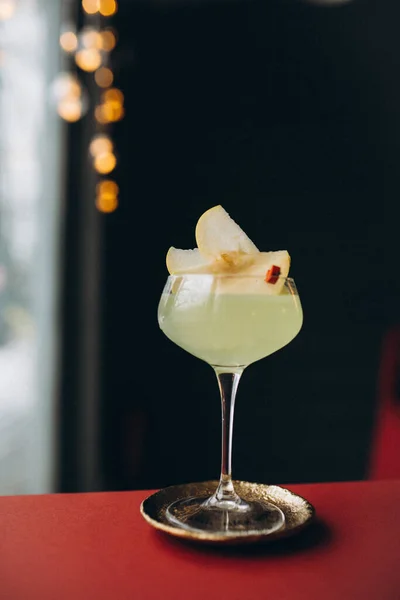 Cocktail Com Gelado Limão Num Balcão Bar — Fotografia de Stock