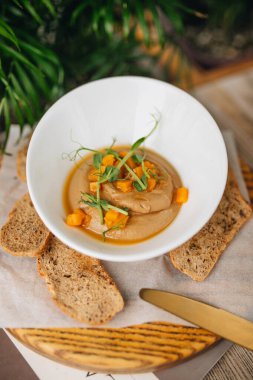Somon ve sebzeli çorba.