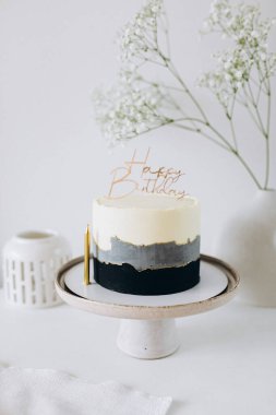 Masada güzel bir doğum günü pastası