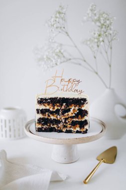 Masada çikolatalı Doğum günü pastası