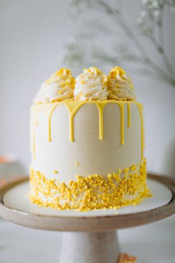 Çikolatalı ve kremalı lezzetli pasta.