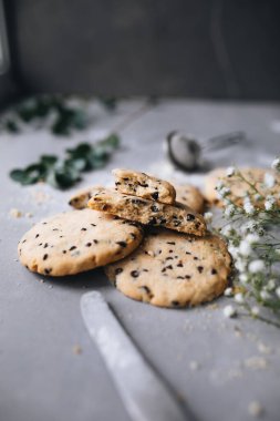 Fındıklı ve baharatlı çikolatalı kurabiye.