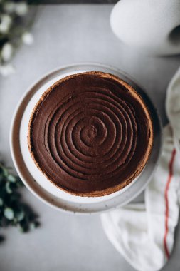 Masada kremalı çikolatalı kek.