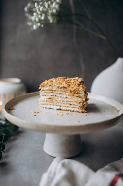 Tabakta ev yapımı kek.