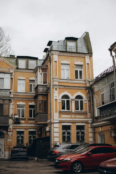 Mimarinin güzel sokakları ve sonbahar Prag 'ı