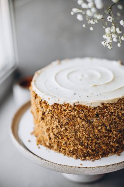 Çikolatalı ve vanilyalı ev yapımı vanilyalı kek.