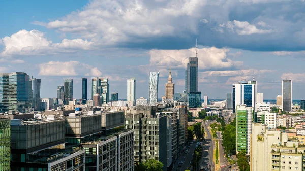 华沙市中心空中景观 蓝天下摩天大楼全景 — 图库照片