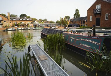 Market Harborough 'daki Büyük Birlik Kanalı' ndaki havza.