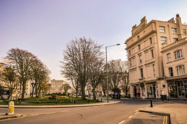 Hove, İngiltere, 27 / 03 / 2020: Palmeira Meydanı Hove 'da 19. yüzyılın ortalarında kurulmuş bir yerleşim yeri.