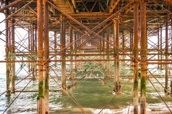 Brighton, İngiltere, 27 / 06 / 2020: Great 'New' Brighton Pier.