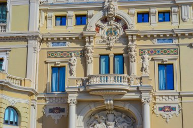 Monako Prensliği, Monako, 13.2.2024: Opra de Monte-Carlo 'nun ünlü kumarhanesinin yanındaki muhteşem cephe