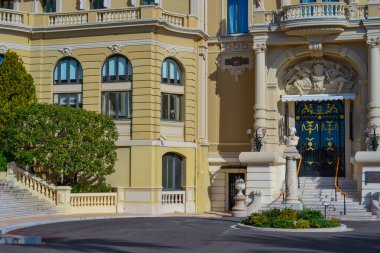 Monako Prensliği, Monako, 13.2.2024: Opra de Monte-Carlo 'nun ünlü kumarhanesinin yanındaki muhteşem cephe