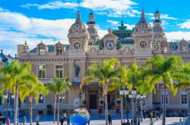 Monako Prensliği, Monako, 13.2.2024: Opra de Monte-Carlo 'nun ünlü kumarhanesinin yanındaki muhteşem cephe