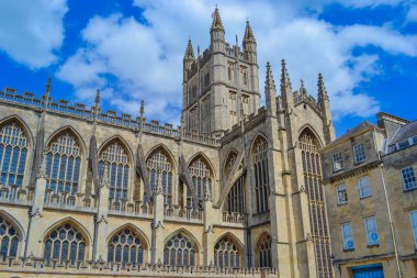 İngiltere, Bath, 26.05.2024: Bath Abbey, Orta Çağ 'ın sonlarında iç mimarisi Viktorya Dönemi Gotik olan bir kilise