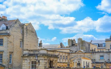 İngiltere, Bath, 26.05.2024: Roma hamamlarının önündeki meydan