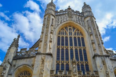 İngiltere, Bath, 26.05.2024: Bath Abbey, Orta Çağ 'ın sonlarında iç mimarisi Viktorya Dönemi Gotik olan bir kilise