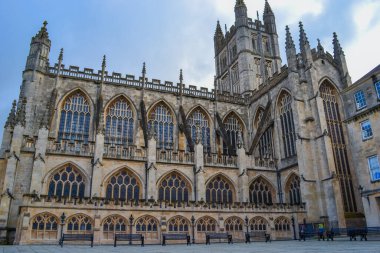 İngiltere, Bath, 26.05.2024: Bath Abbey, Orta Çağ 'ın sonlarında iç mimarisi Viktorya Dönemi Gotik olan bir kilise