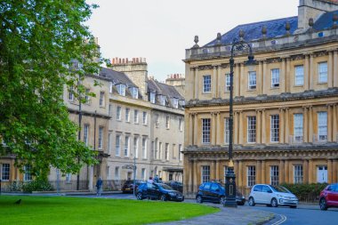 İngiltere, Bath, 26.05.2024: The Circus, Bath kentindeki büyük konakların tarihi halkası